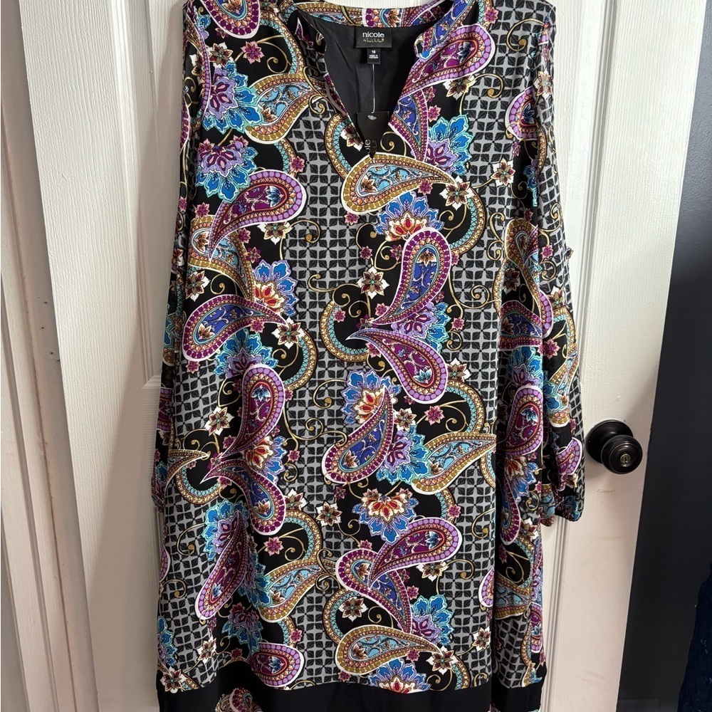 NWT Nicole Miller, Paisley cold shoulder, size 18 dress. Classic, Bohemian, Chic